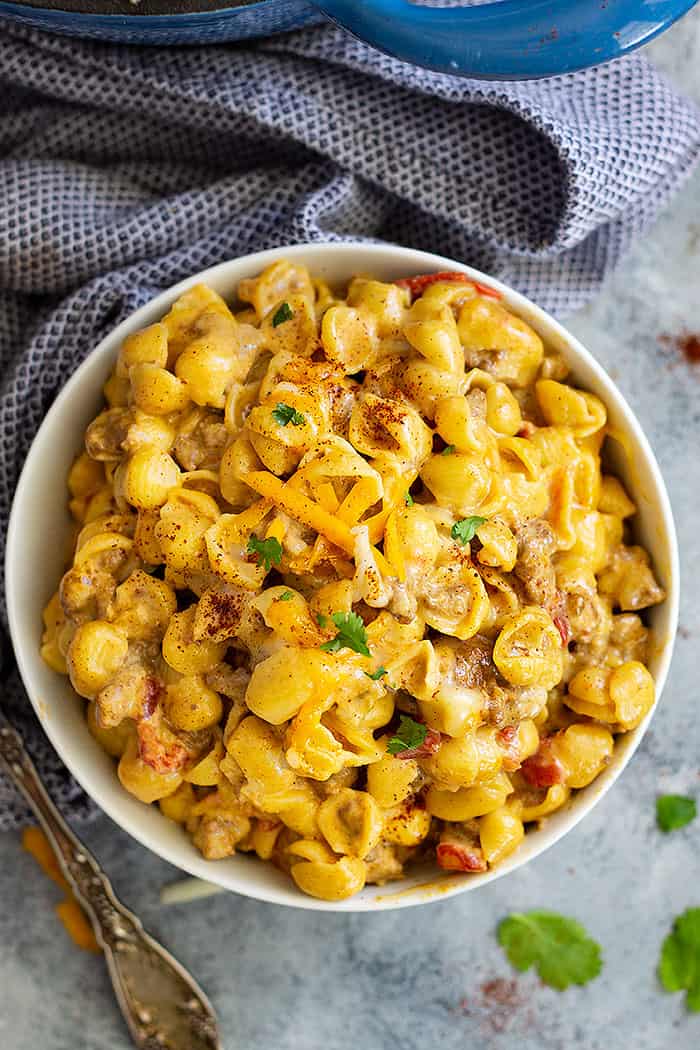 Chile Con Queso Mac and Cheese -an easy one pot meal that's filled with beef, pasta, and cheese! It only takes 30 minutes to make so it's a perfect weeknight meal!