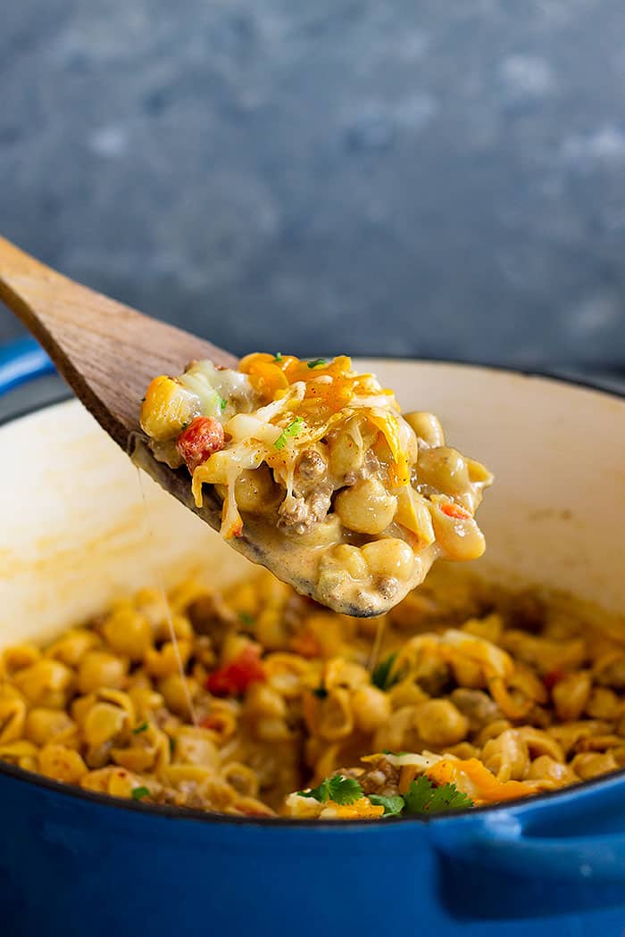 Chile Con Queso Mac and Cheese -a perfect weeknight meal that only takes 30 minutes to make! It's a great one pot meal that's comfort food to the max!