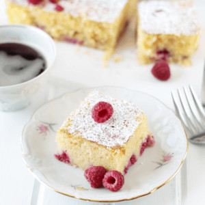 This Lemon Raspberry Coffee Cake is full of lemon flavor and bursting with raspberries! It is summer in a cake! | Countryside Cravings