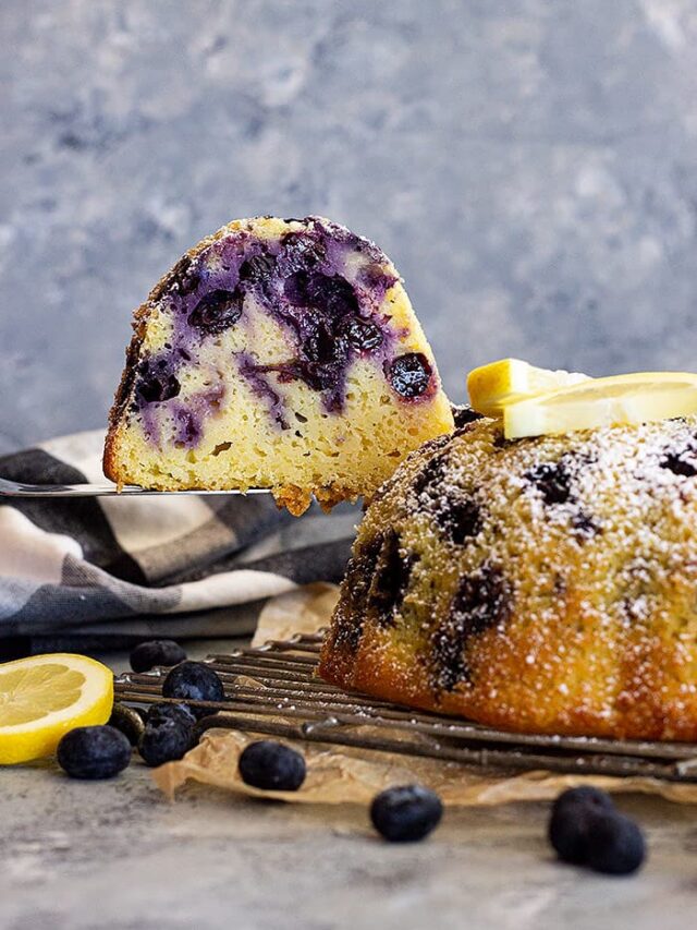 Taking a slice out of the cake ready to serve on a plate.