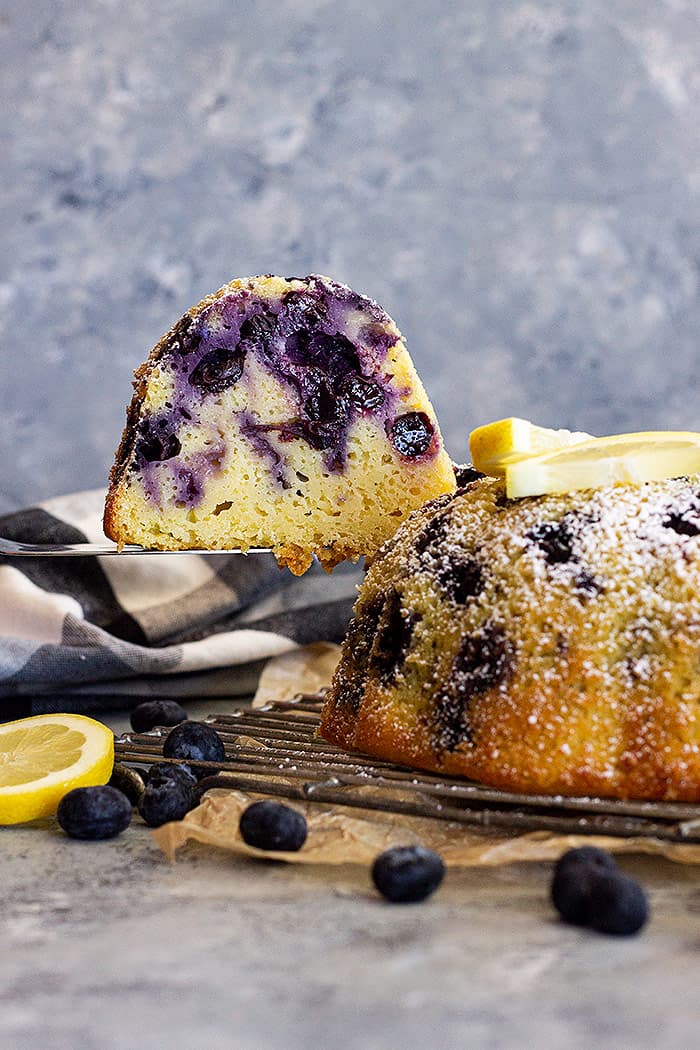 Taking a slice out of the cake ready to serve on a plate. 