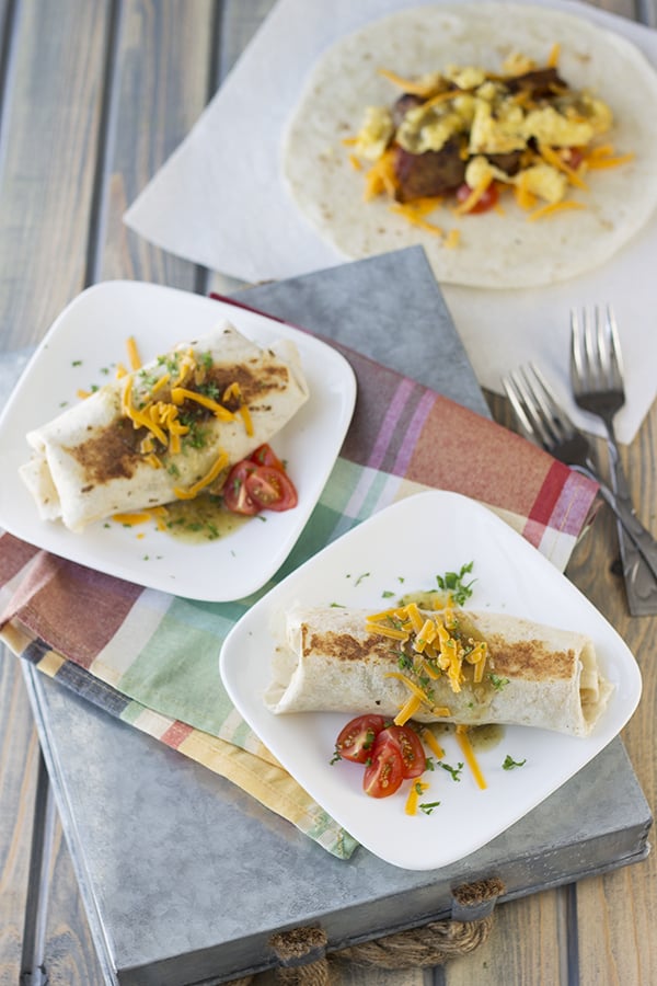 This Breakfast Burrito is a great way to use up leftover baked potatoes and makes for a filling breakfast! | Countryside Cravings