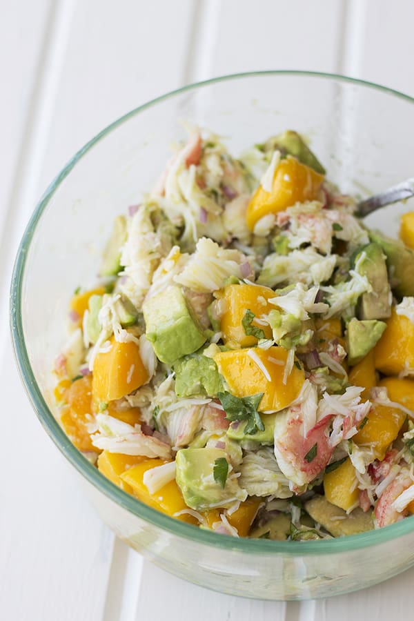 This Crab, Mango and Avocado Salad is a simple salad to put together and is full of flavor! | Countryside Cravings