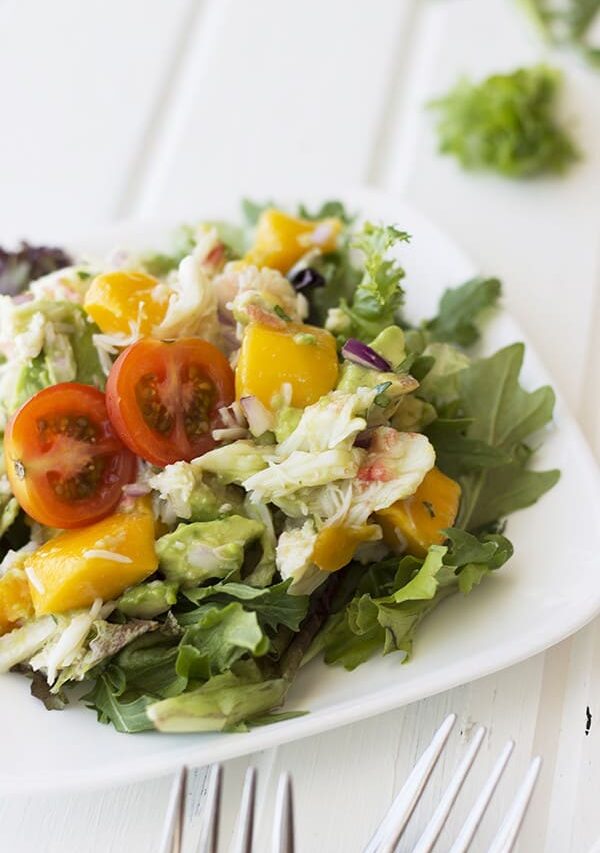 This Crab, Mango and Avocado Salad is a simple salad to put together and is full of flavor! | Countryside Cravings