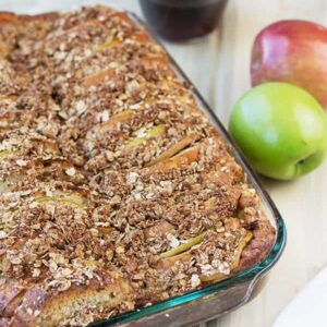 This Overnight Apple French Toast Bake is full of wonderful fall flavors and is easy to make! | Countryside Cravings