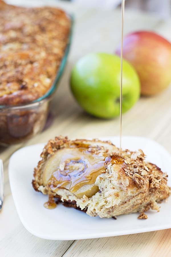 This Overnight Apple French Toast Bake is full of wonderful fall flavors and is easy to make! | Countryside Cravings