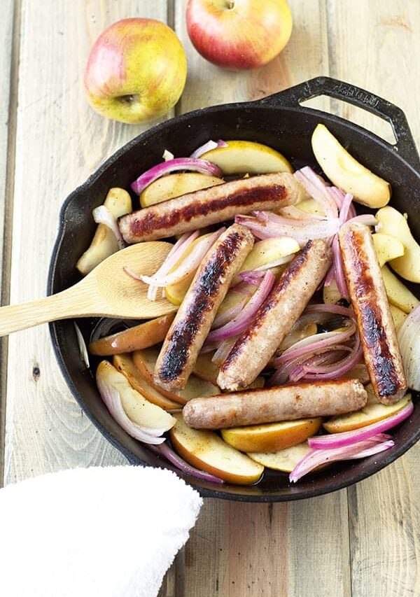 These Sausages and Apples are a quick and tasty one dish meal your whole family will love! | Countryside Cravings