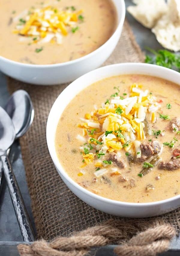 Slow Cooker Cheeseburger Soup- a delicious soup that tastes like a cheeseburger made right in your slow cooker! | Countryside Cravings