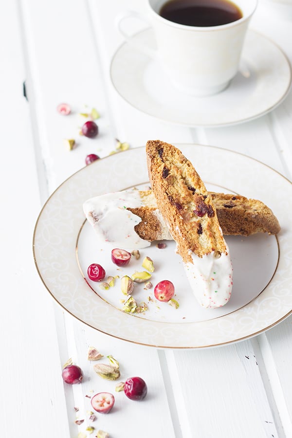 Cranberry Pistachio Biscotti- the perfect Christmas cookie with the dried red cranberries and the green pistachios! | countrysidecravings.com