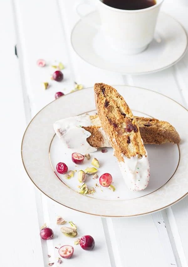 Cranberry Pistachio Biscotti- the perfect Christmas cookie with the dried red cranberries and the green pistachios! | countrysidecravings.com