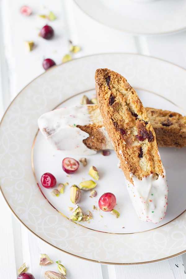 Cranberry Pistachio Biscotti- the perfect Christmas cookie with the dried red cranberries and the green pistachios! | countrysidecravings.com