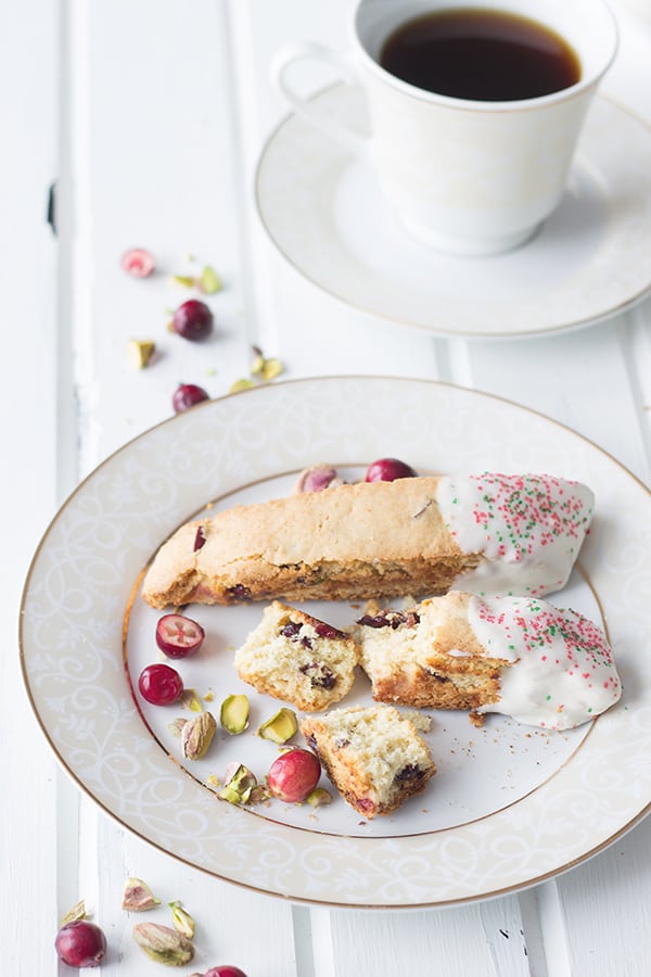 Cranberry Pistachio Biscotti- the perfect Christmas cookie with the dried red cranberries and the green pistachios! | countrysidecravings.com