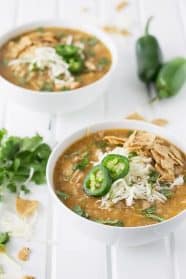 Slow Cooker White Chicken Chili- this comforting soup is made easy right in your slow cooker! | countrysidecravings.com