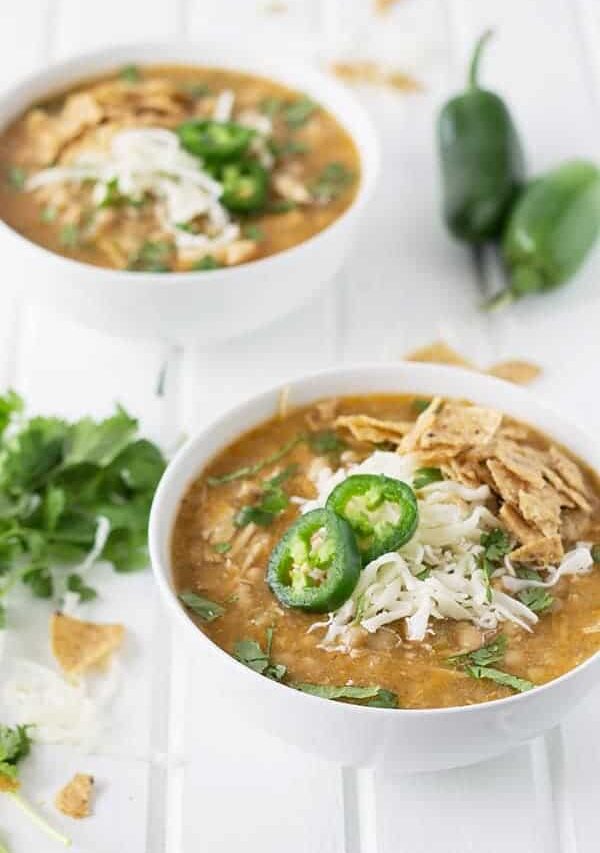 Slow Cooker White Chicken Chili- this comforting soup is made easy right in your slow cooker! | countrysidecravings.com