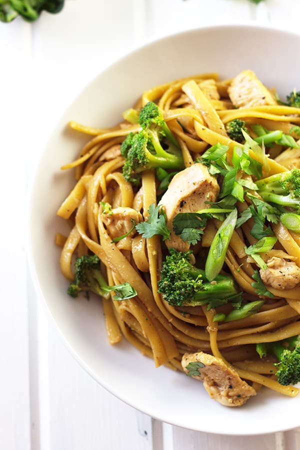 Broccoli and Chicken Noodle Bowl- a quick, easy and tasty weeknight meal! | countrysidecravings.com