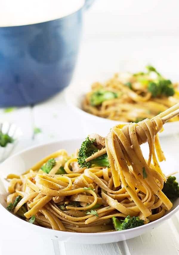 Broccoli and Chicken Noodle Bowl- a quick, easy and tasty weeknight meal! | countrysidecravings.com