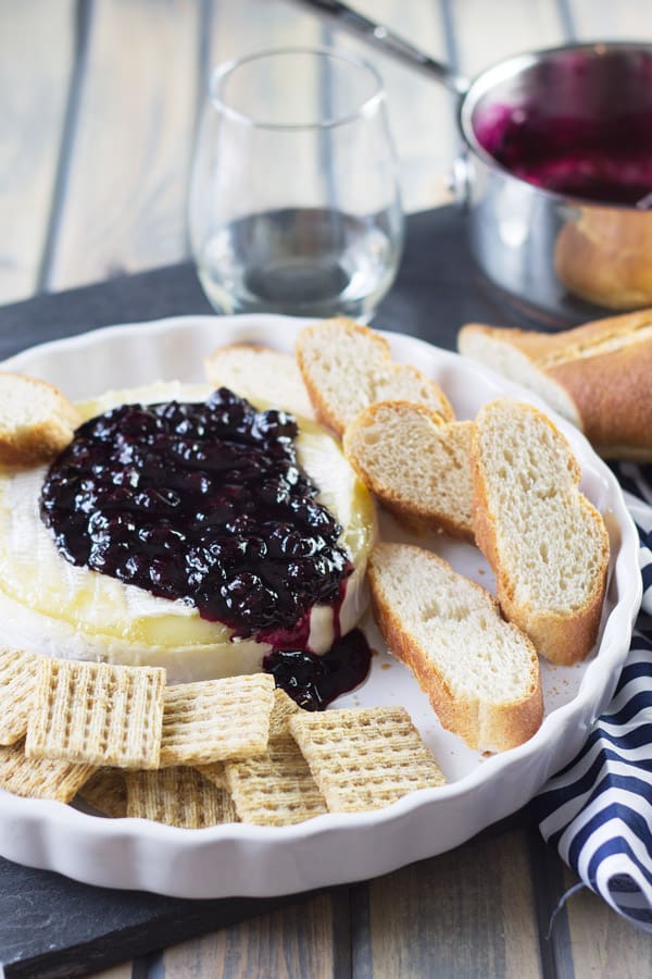 Blueberry Baked Brie -this super easy recipe would make a great appetizer for your next get together! | www.countrysidecravings.com