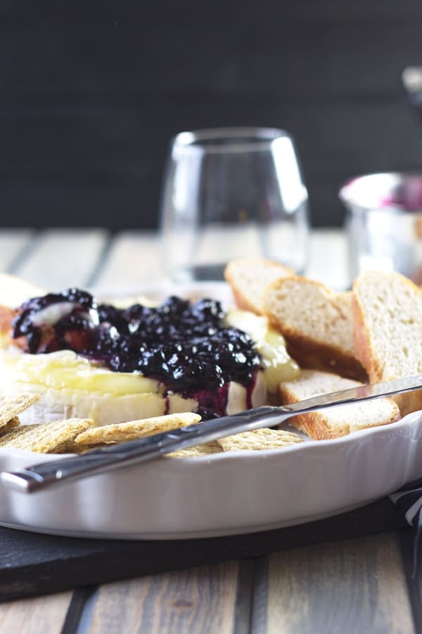 Blueberry Baked Brie -this super easy recipe would make a great appetizer for your next get together! | www.countrysidecravings.com