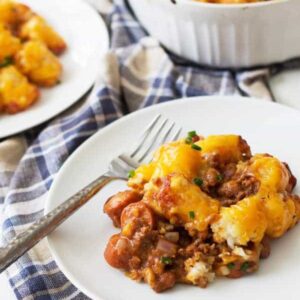 Chili Dog Tater Tot Casserole -a twist on a family favorite recipe! | www.countrysidecravings.com