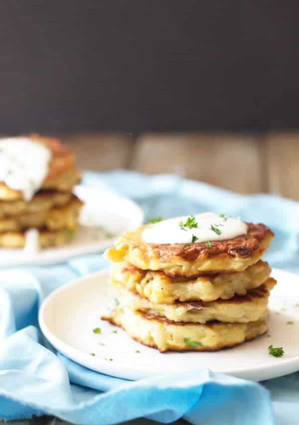 Easy Potato Scallion Pancakes -these Irish potato pancakes are made easy using leftover mashed potatoes and frozen hashbrowns. | www.countrysidecravings.com