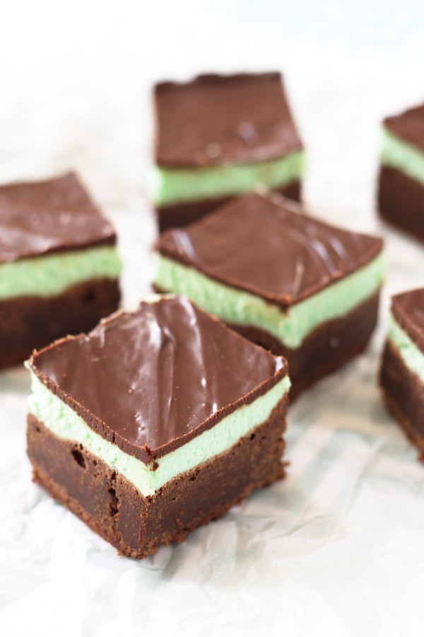 Mint brownies featuring a brownie layer, a mint layer, and a chocolate fudge topping. There are 6 brownies shown.