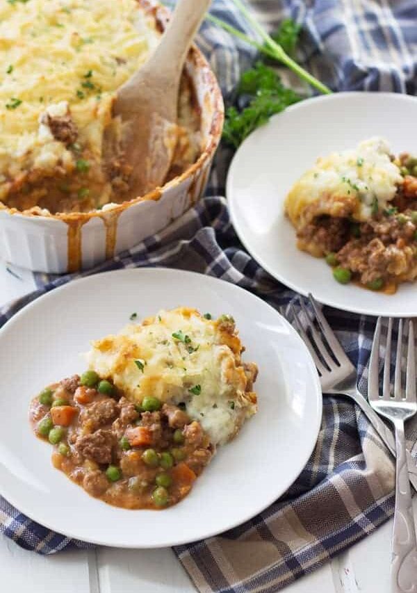 Shepherd's Pie -a quick and easy dinner recipe for any night of the week! | www.countrysidecravings.com