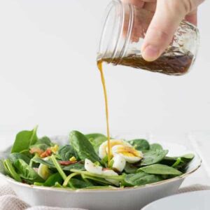 Wilted Bacon Spinach Salad -this super easy salad recipe is a great way to use up some extra boiled eggs! | www.countrysidecravings.com