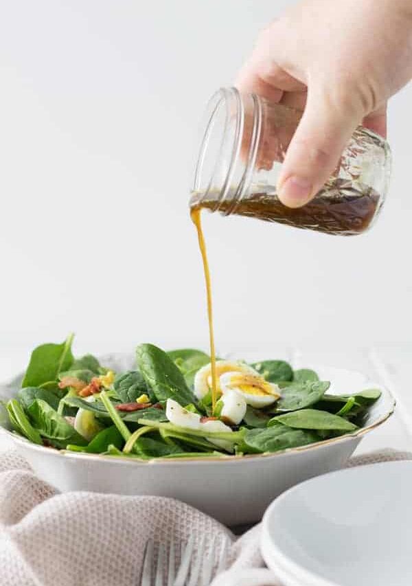 Wilted Bacon Spinach Salad -this super easy salad recipe is a great way to use up some extra boiled eggs! | www.countrysidecravings.com