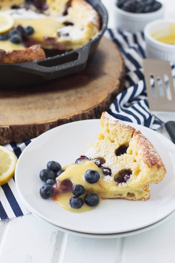 Blueberry Dutch Baby with Lemon Curd is an impressive yet very simple breakfast for any occasion! And topped with lemon curd just sends it over the top!! | www.countrysidecravings.com