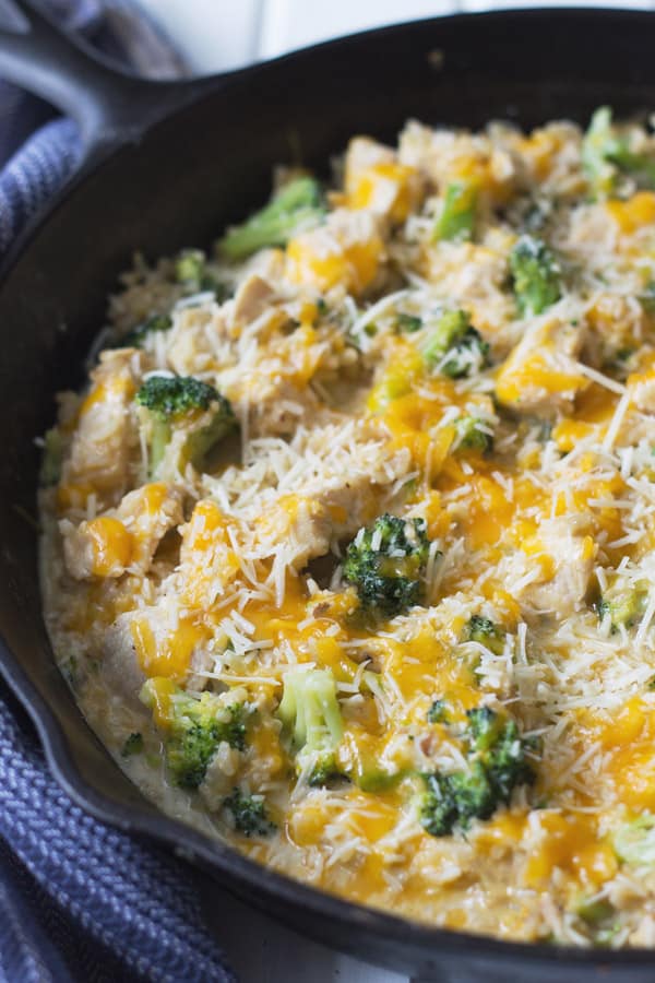 One Pot Chicken Broccoli and Rice -this easy 30 minute recipe is comfort food made fast! Tender chicken, broccoli cooked just right, fluffy rice and lots of melty cheese! | www.countrysidecravings.com