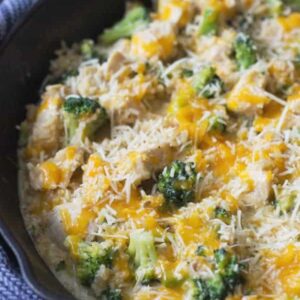 One Pot Chicken Broccoli and Rice -this easy 30 minute recipe is comfort food made fast! Tender chicken, broccoli cooked just right, fluffy rice and lots of melty cheese! | www.countrysidecravings.com