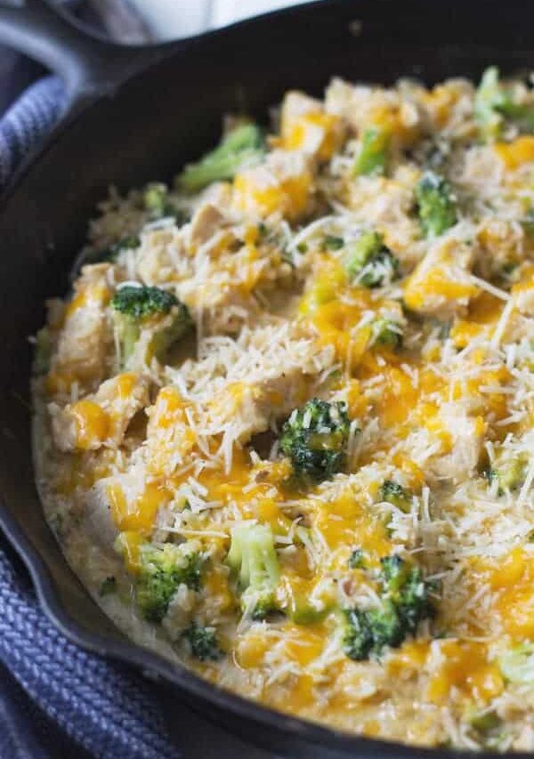 One Pot Chicken Broccoli and Rice -this easy 30 minute recipe is comfort food made fast! Tender chicken, broccoli cooked just right, fluffy rice and lots of melty cheese! | www.countrysidecravings.com