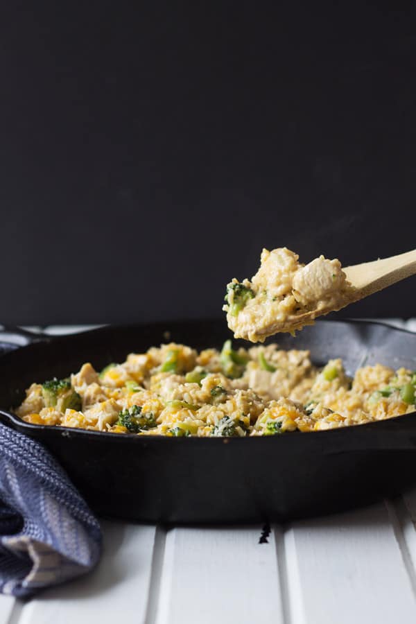 One Pot Chicken Broccoli and Rice -this easy 30 minute recipe is comfort food made fast! Tender chicken, broccoli cooked just right, fluffy rice and lots of melty cheese! | www.countrysidecravings.com