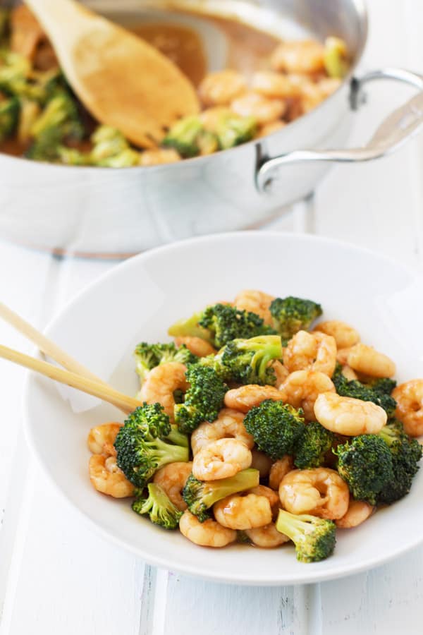 This Quick and Easy Shrimp and Broccoli will be on you table in about 15 minutes! Now that's fast! | www.countrysidecravings.com