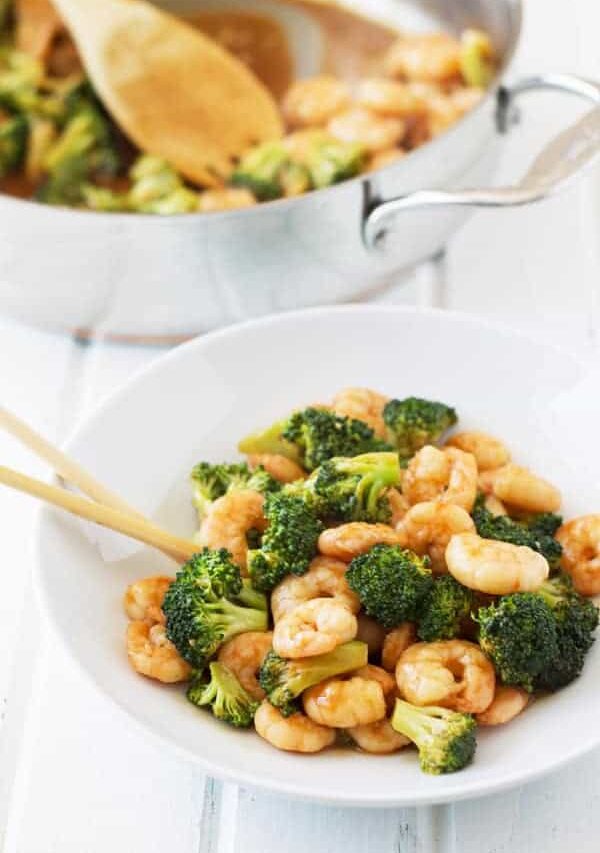 This Quick and Easy Shrimp and Broccoli will be on you table in about 15 minutes! Now that's fast! | www.countrysidecravings.com