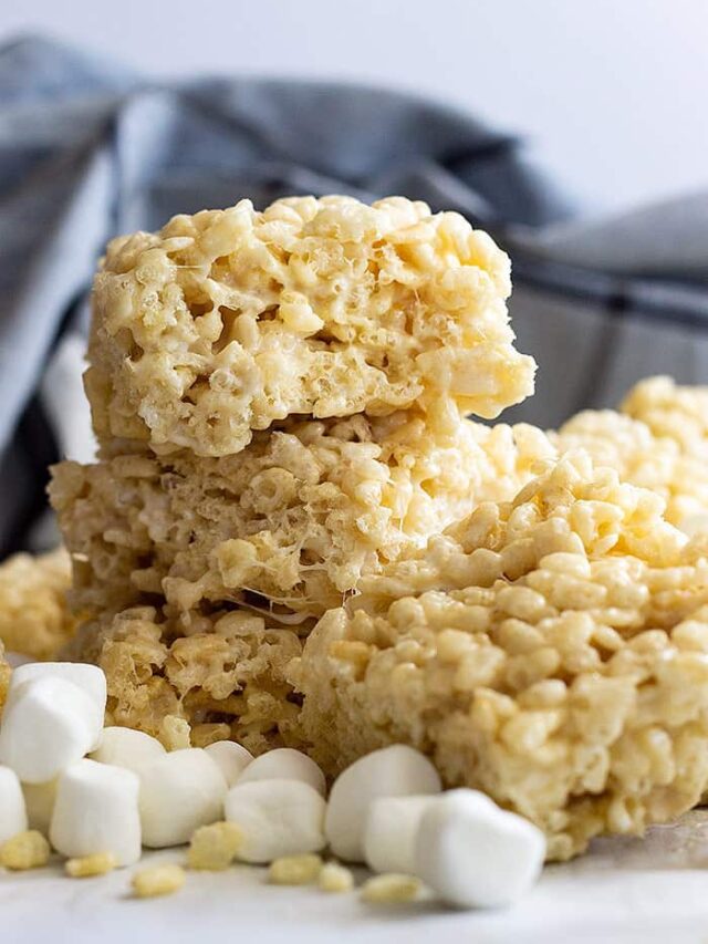 These Chewy Rice Krispie Treats will rival any store bought! Soft and chewy and the perfect base for any add-ins you may want! #ricekrispietreats #chewyricekrispietreats