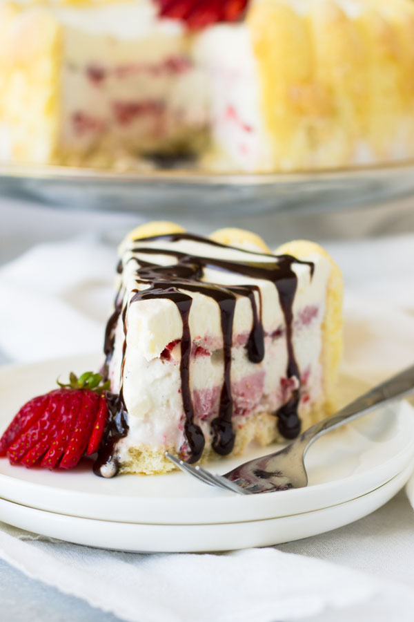 Ladyfinger Strawberry Ice Cream Cake -an easy and eye catching dessert. Layered with strawberry ice cream, luscious strawberries and topped with freshly whipped cream! | www.countrysidecravings.com 