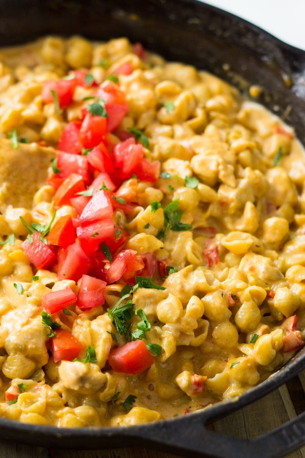 One Pot Southwestern Chicken Macaroni and Cheese is a quick, easy and super delicious meal! It's macaroni and cheese kicked up a notch.