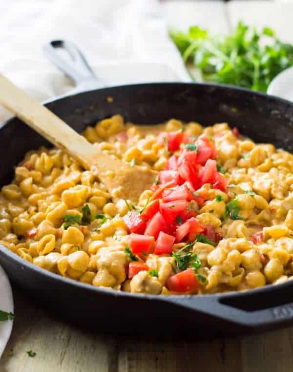 One Pot Southwestern Chicken Macaroni and Cheese is a quick, easy and super delicious meal! It's macaroni and cheese kicked up a notch.