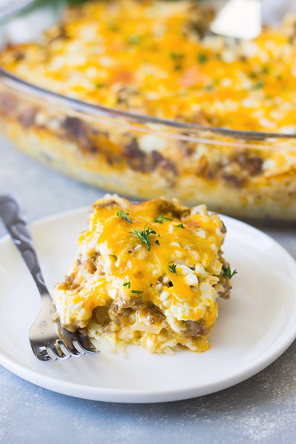Sausage Hashbrown Breakfast Casserole recipe is super easy to put together. You can even make it the night before and bake it in the morning! | www.countrysidecravings.com