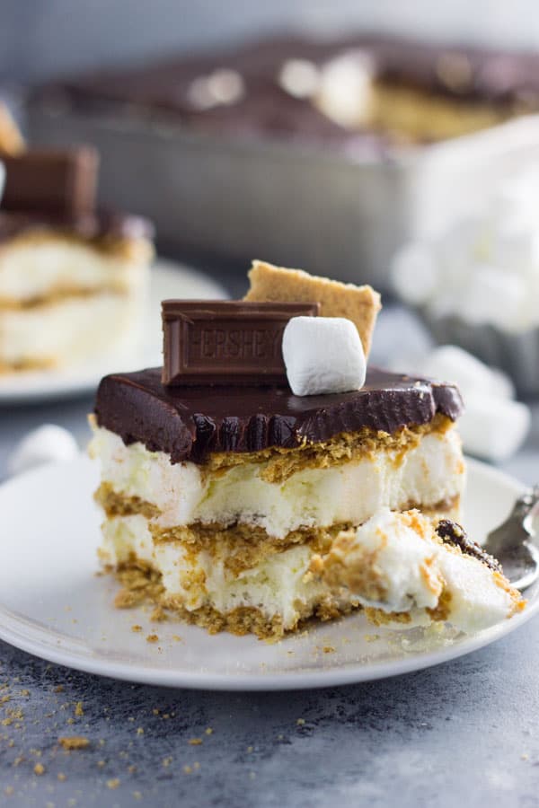 An easy S'mores Ice Box Cake recipe made with graham crackers, marshmallow filling and topped with chocolate ganache! | www.countrysidecravings.com