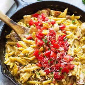 One Pot Cajun Chicken Alfredo is a quick and easy 30 minute meal that is full of flavor! | www.countrysidecravings.com