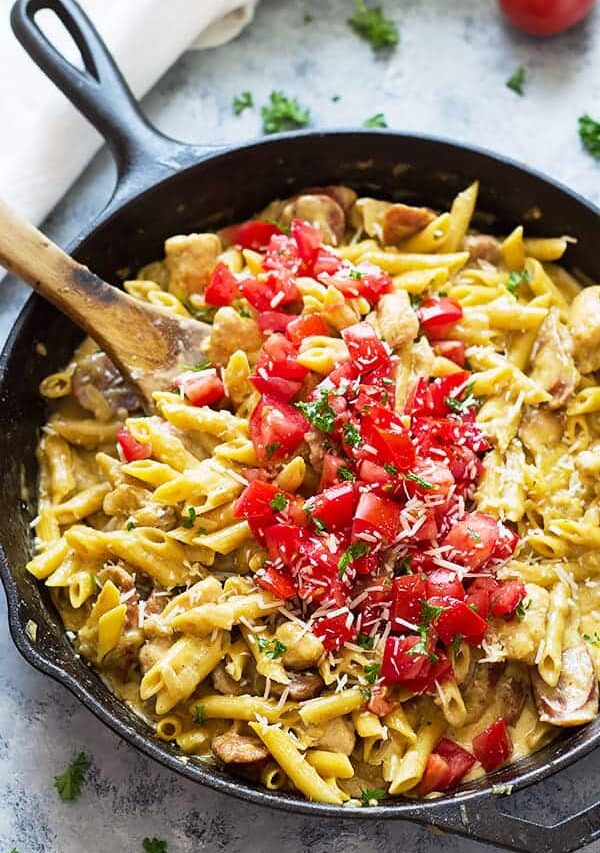 One Pot Cajun Chicken Alfredo is a quick and easy 30 minute meal that is full of flavor! | www.countrysidecravings.com