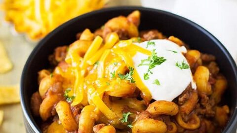 Slow Cooker Chili Mac is an easy comforting dish made right in your crock pot!! | www.countrysidecravings.com