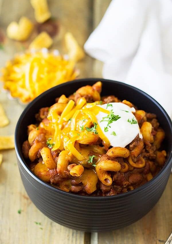 Slow Cooker Chili Mac is an easy comforting dish made right in your crock pot!! | www.countrysidecravings.com