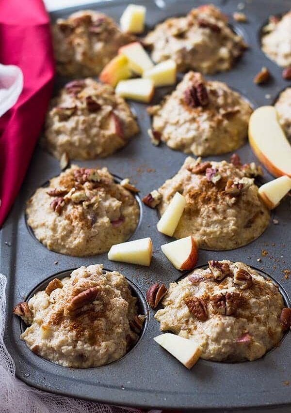 These Apple Cinnamon Freezer Oatmeal Cups are a warm and hearty breakfast made in just a few minutes!! | www.countrysidecravings.com