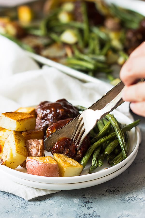 This Sheet Pan BBQ Meatballs Green Beans and Potatoes dinner is super easy, hearty and comforting! | www.countrysidecravings.com
