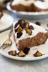 This Dark Chocolate Peanut Butter No Bake Cheesecake is rich, ultra creamy and decadent! | www.countrysidecravings.com