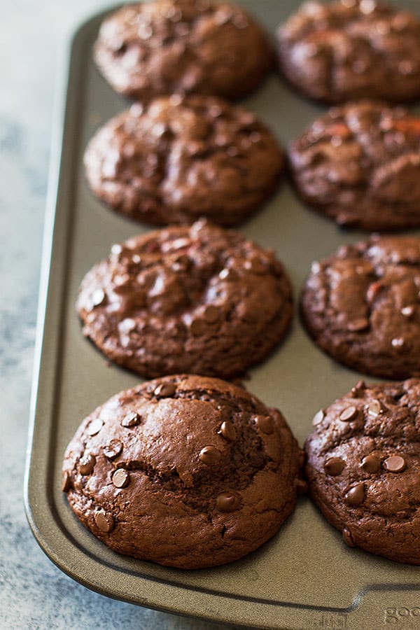 These Double Chocolate Strawberry Muffins are moist, tender, filled with strawberry chunks and oh so chocolatey! | www.countrysidecravings.com