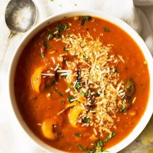 This Creamy Tomato Tortellini Soup is super easy and extra delicious! Filled with cheesy tortellini, tomatoes, herbs and a touch of cream! | www.countrysidecravings.com